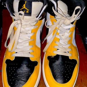 Black, yellow and white air forces